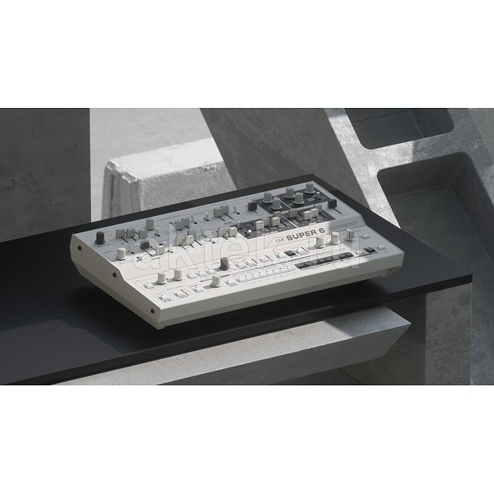 Синтезатор UDO Audio Super 6 Desktop white 4