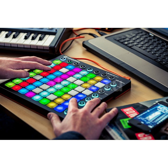 MIDI контроллер NOVATION Launchpad MK2 4