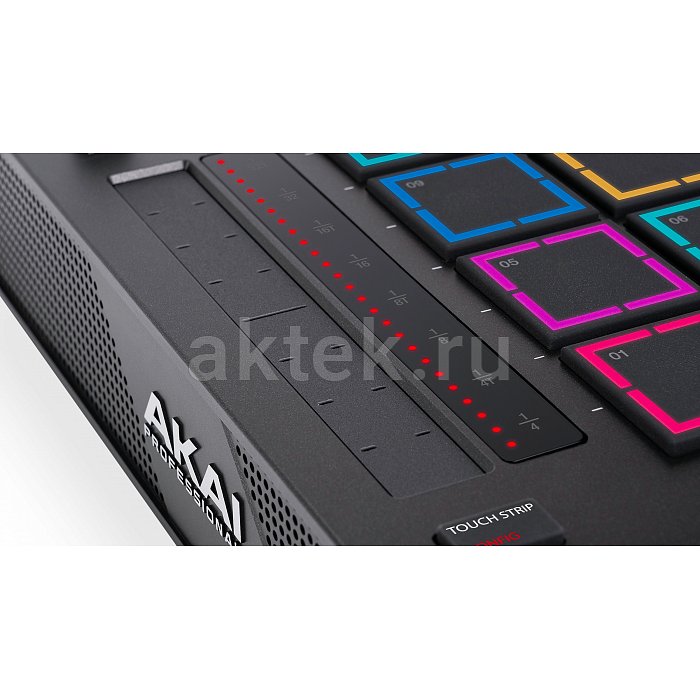 Грувбокс-сэмплер AKAI Professional MPC Live III 4