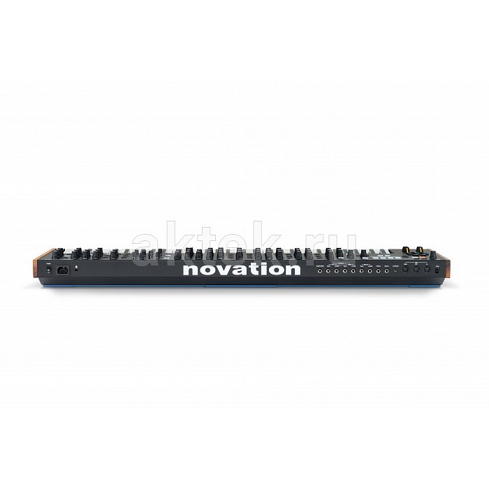 Синтезатор Novation Summit 2