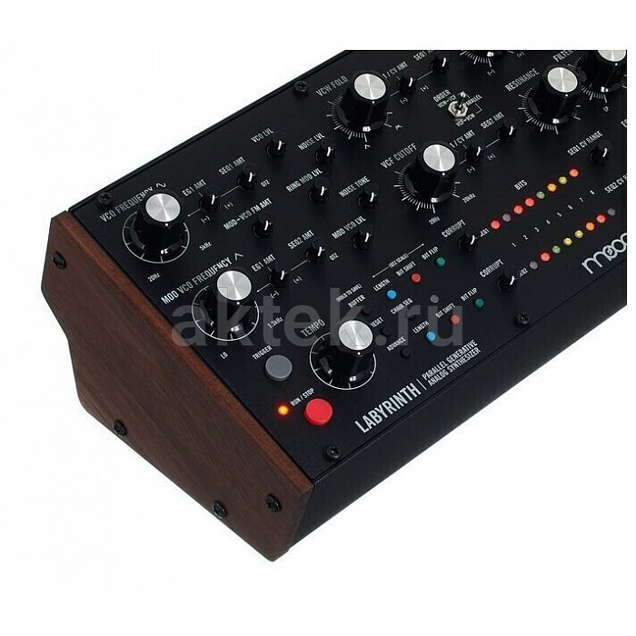 Синтезатор Moog Labyrinth 8