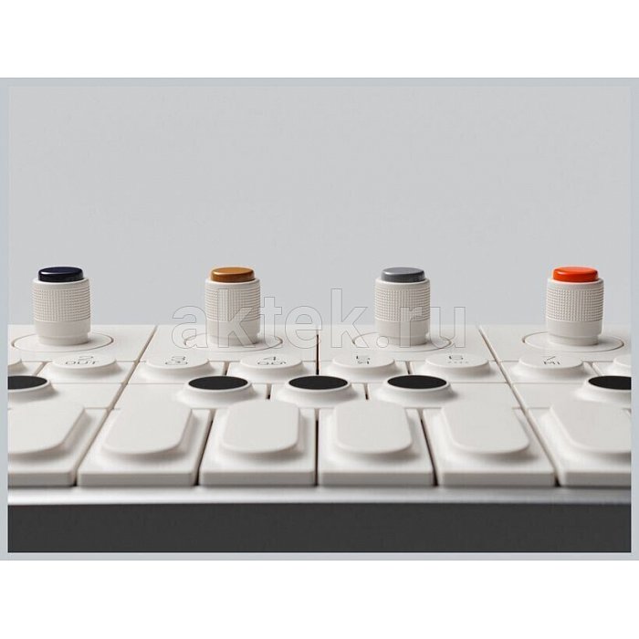 Портативный синтезатор-сэмплер Teenage Engineering OP-1 field 3
