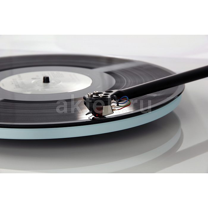 Виниловый проигрыватель Rega Planar 2 High Gloss White 4