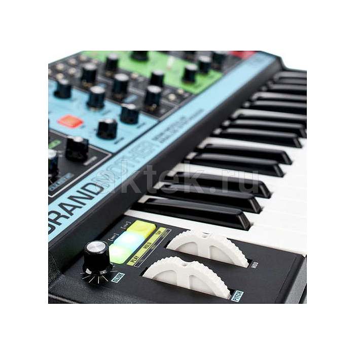 Синтезатор Moog Grandmother 10