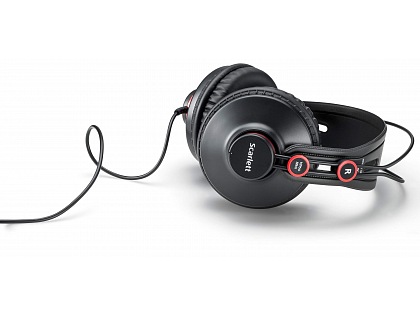 Студийный комплект FOCUSRITE Scarlett Solo Studio 2nd Gen 3