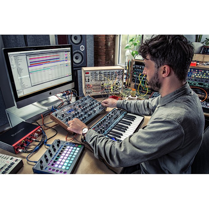 Синтезатор NOVATION PEAK 8