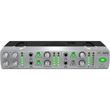 Предусилитель для наушников Behringer AMP800