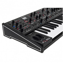 Синтезатор Sequential FourM 3 Синтезатор Sequential FourM 3