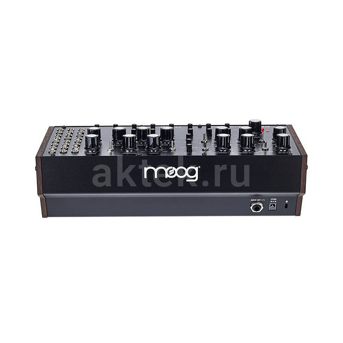Синтезатор Moog DFAM 4