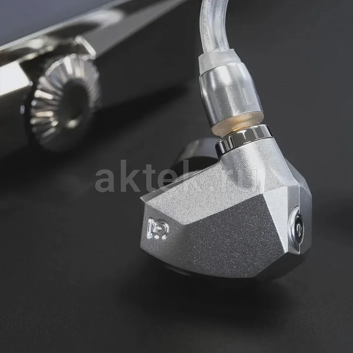 Внутриканальные наушники Campfire Audio Taurus 4