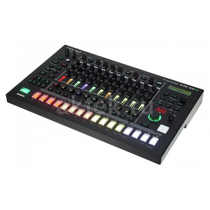 Драм-машина Roland TR-8S