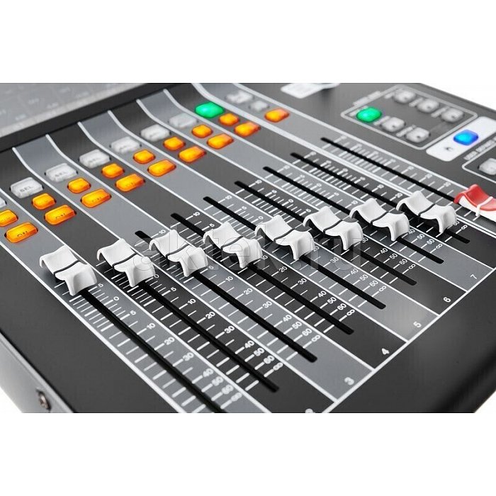 Цифровой микшер Yamaha DM3S Digital Mixing Console 5