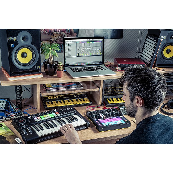 Синтезатор аналоговый NOVATION Circuit MonoStation 5