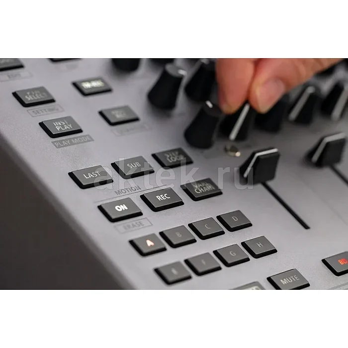 Драм-машина Roland TR-1000 4