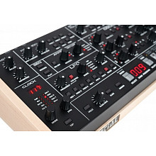 Синтезатор Sequential Trigon-6 Module 3 Синтезатор Sequential Trigon-6 Module 3