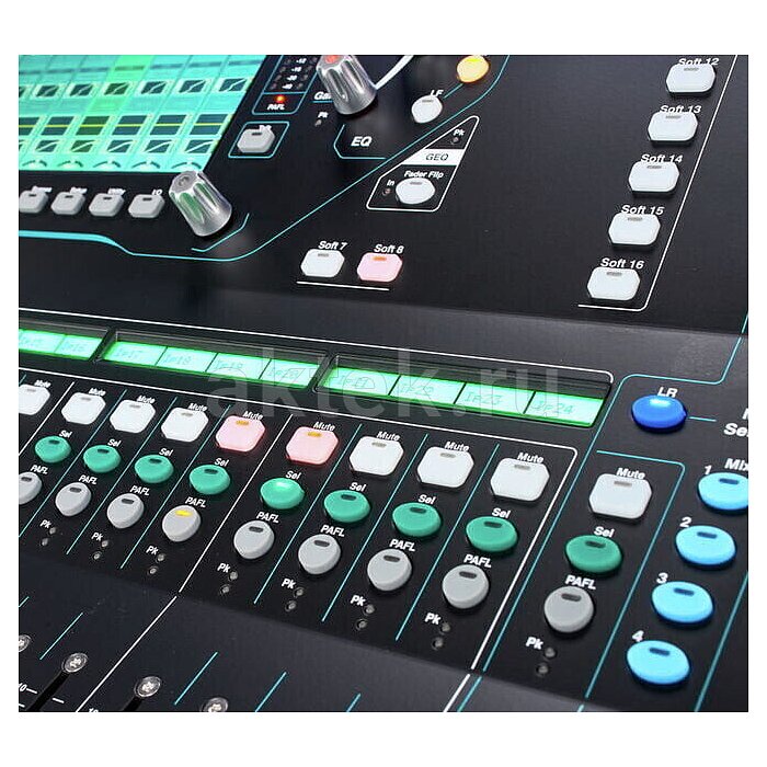 Цифровой микшер Allen & Heath SQ6 9