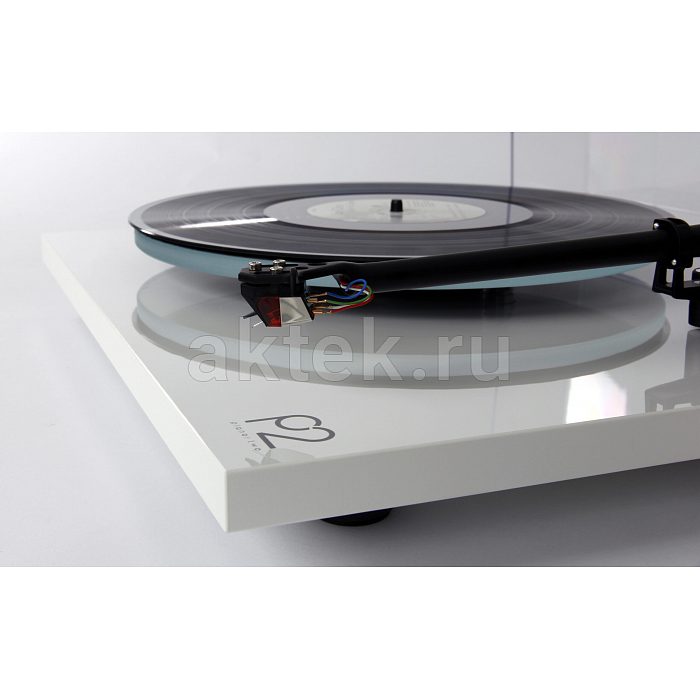 Виниловый проигрыватель Rega Planar 2 High Gloss White 3