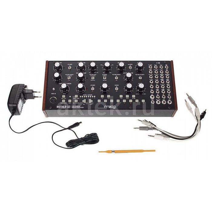 Синтезатор Moog Mother-32 11