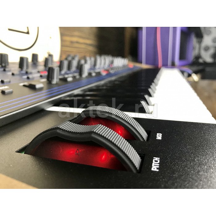 Синтезатор Sequential OB-6 Keyboard 10