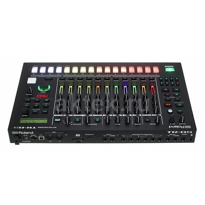 Драм-машина Roland TR-8S 9