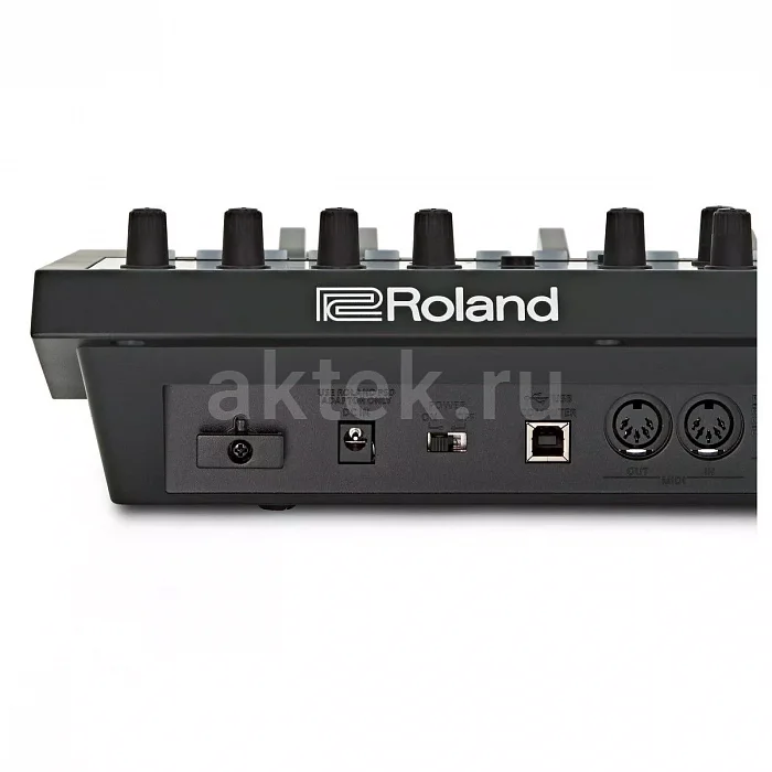 Roland JD-XI синтезатор, 128 голосов, аналоговая обработка 6