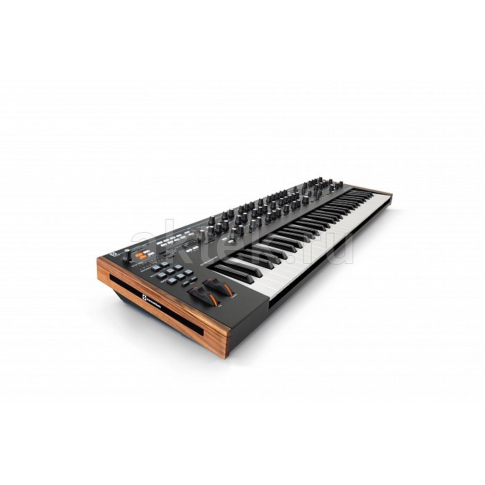 Синтезатор Novation Summit 3