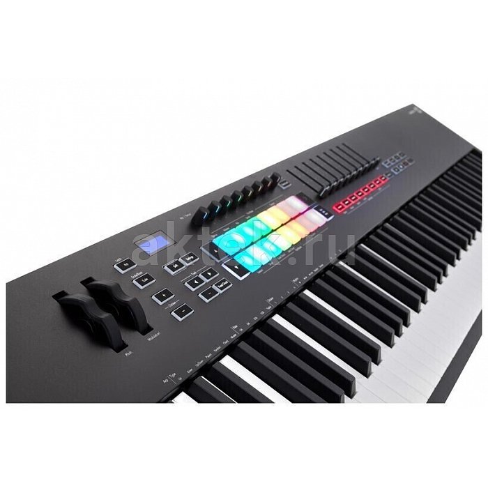 MIDI клавиатура NOVATION Launchkey 88 MK3 2