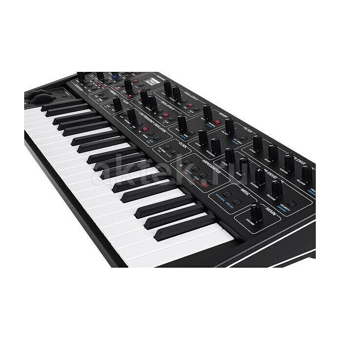 Синтезатор Sequential FourM 11