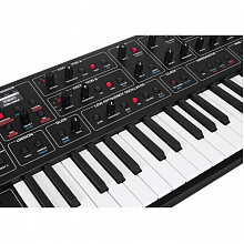 Синтезатор Sequential FourM 2 Синтезатор Sequential FourM 2