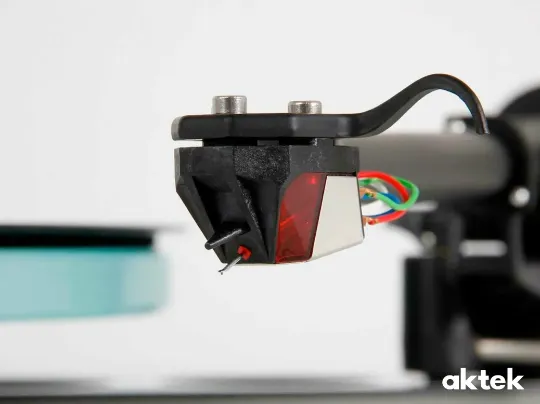 Картридж Rega Nd3 на тонарме RB220 проигрывателя Planar 2 Black